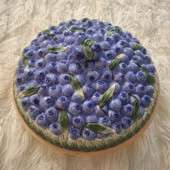 Peggy Jo Ackley Blueberry Pie Plate and Cover